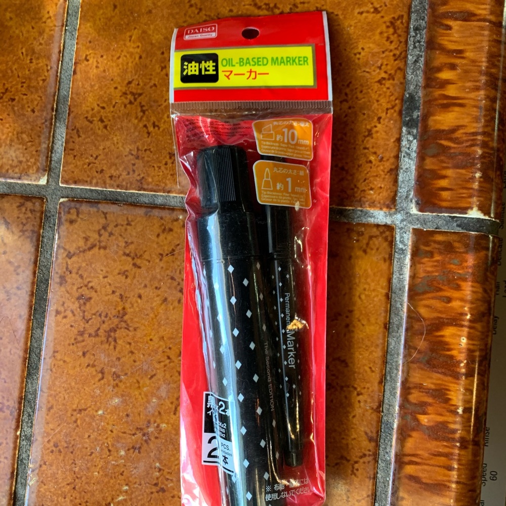 Set of two Daiso oil based markers. NIP